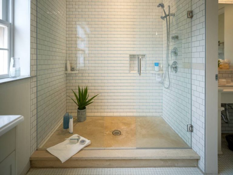 Douche à l'italienne : avantages, inconvénients et conseils d'installation