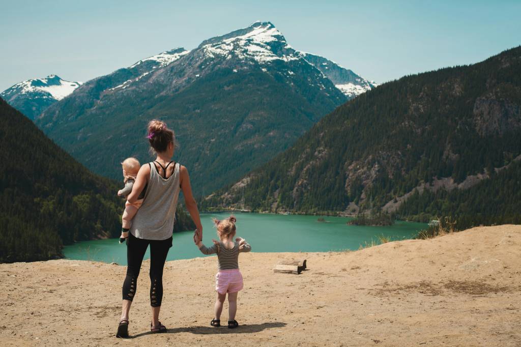 Partir en circuit avec les enfants : astuces pour un voyage serein